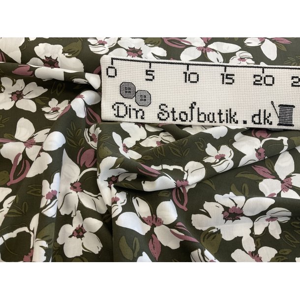 Fast viskose. Army grn bund med de flotteste store hvide blomster med gl rosa midte 99 kr pr m