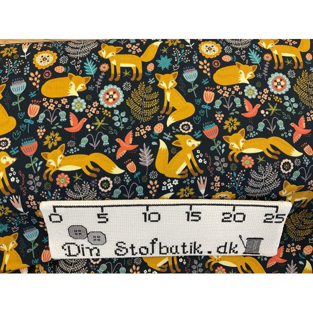 Isoli med bld bagside. 95% bomuld, 5% elastan. Sort bund med rve og skov og natur. 119 kr pr m
