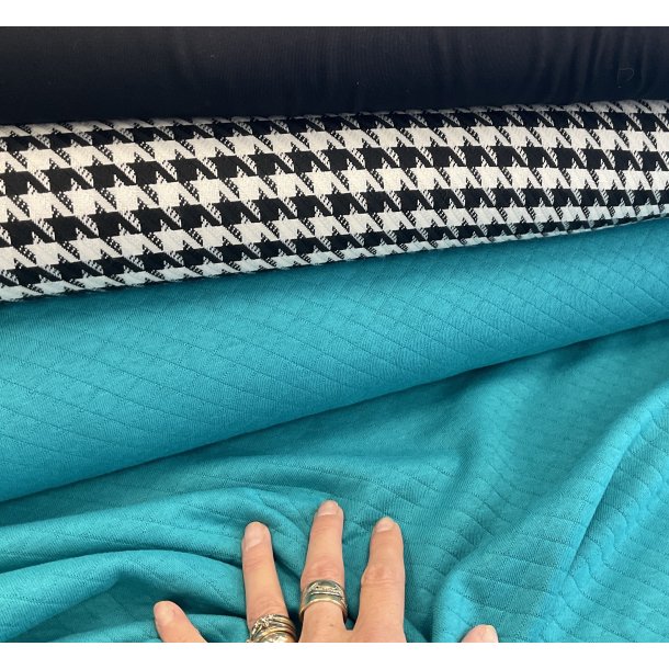Stofpakke til LAURA BLUSEN. Farve turkis quilt tilsat sort hvid 