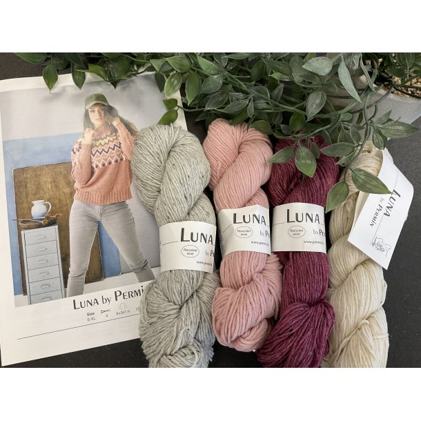 Pakkelsning strikket i LUNA Sweater med mnster i brestykket. Strrelse MEDIUM - rosa pakke