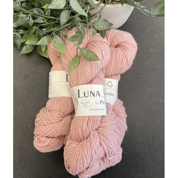 Luna 100 % genbrugs uld fra industri. Fv: Lyserd