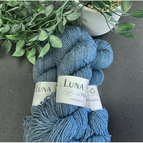 Luna 100 % genbrugs uld fra industri. Fv: Petrol bl lidt mrkere end foto