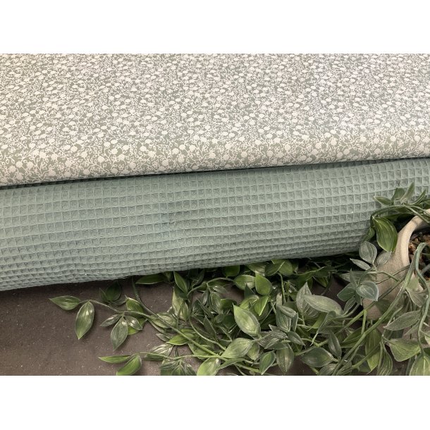 Stof pakke til 4 karklude og 2 viskestykker. Mint - hvid og mint sm blade og blomster