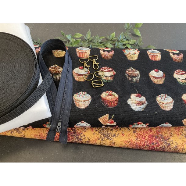 Pakkelsning Sia Tasken - Gobelin sort med cupcake og karry print foer