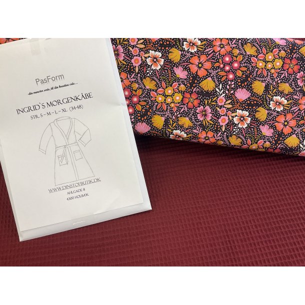 Stofpakke - Ingrids Morgenkbe til str 34-48. Bordeaux tilsat retro blomst med sort bund