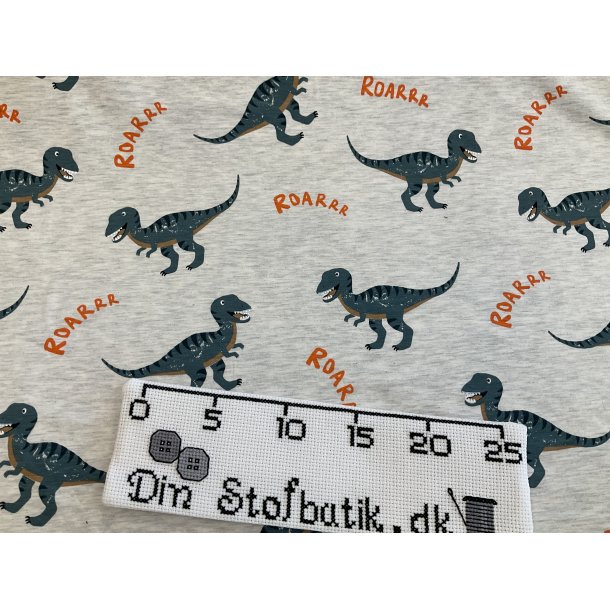 Bomulds jersey gr melleret bund med dino i petrol og orange skrift. 145 kr pr m