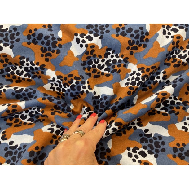 Army leopard print i blå farver Isoli med blød bagside 129 kr pr m
