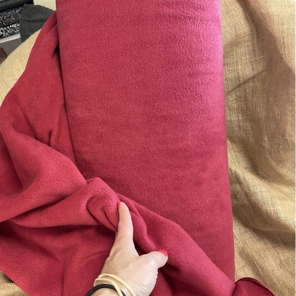 Kraftig bld fleece antipilling 240 g. VIN RD. 89 kr pr m