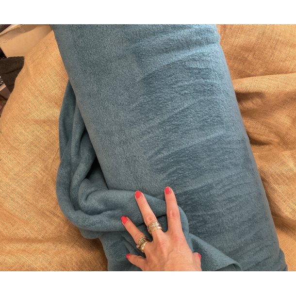 Kraftig bld fleece antipilling 240 g.PETROL . 89 kr pr m