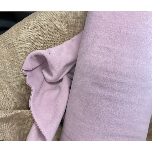 Kraftig bld fleece antipilling 240 g. LYS GAMMEL ROSA, (foto snyder lidt). 89 kr pr m
