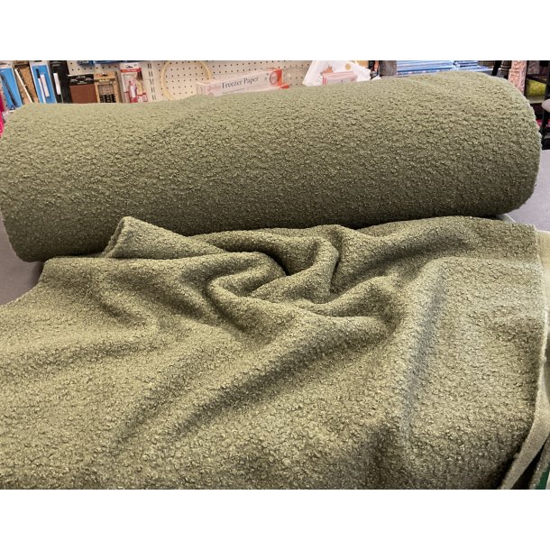 Boucle / Teddy bear Army grn 139 kr pr m Perfekt til mbler, veste, puder. BLD BAGSIDE