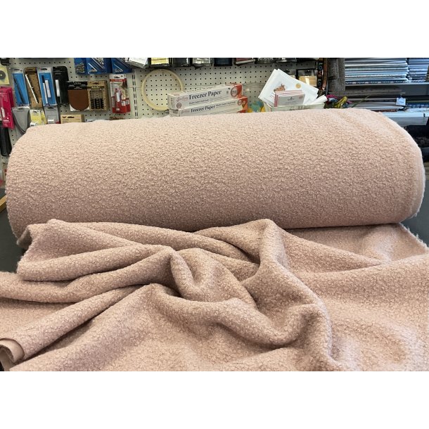 Boucle / Teddy bear Lys gammel rosa 139 kr pr m Perfekt til mbler, veste, puder. BLD BAGSIDE