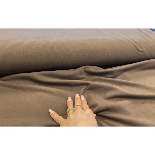 Isoli ensfarvet MRK BRUN bld bagside. 119 kr pr m 