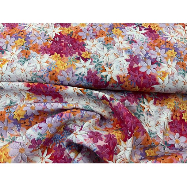 Fast viskose i de fedeste klar farver og masser af blomster 99 kr pr m