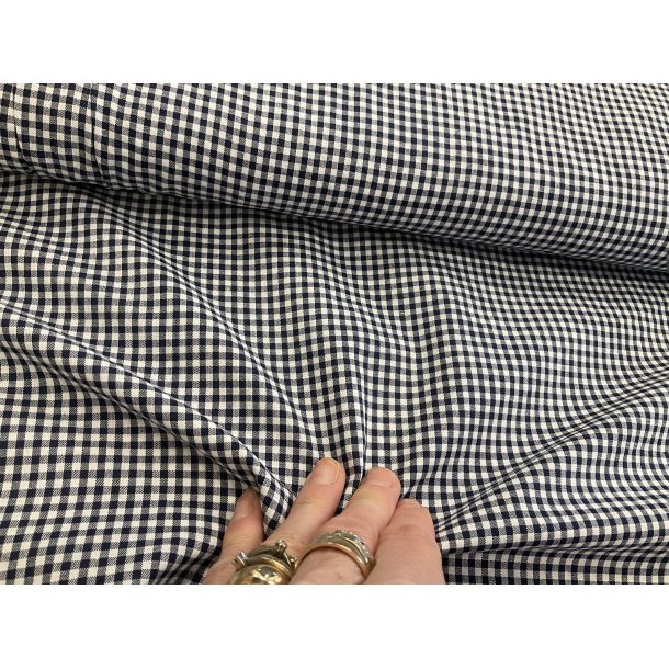 Fast 100 % bomuld poplin ttvvet, mini 2,7 mm ternet marine hvid. 75 kr pr m