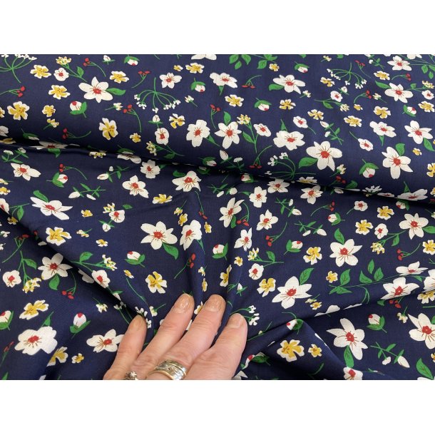 Fast viskose marine bund med de fineste blomster hvide. 100 kr pr m
