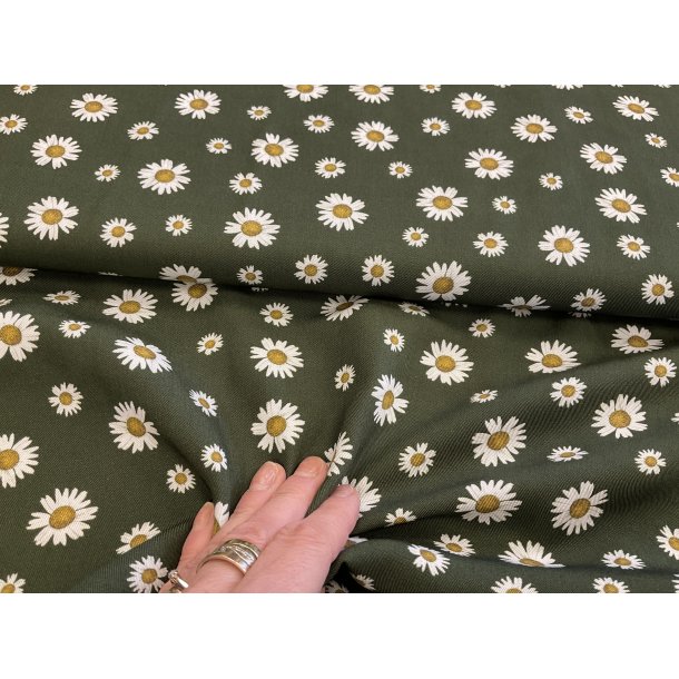 Fast viskose armygrn bund med sm hvide blomster. 100 kr pr m