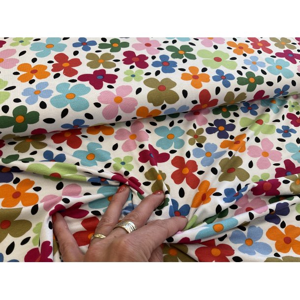 Viskose jersey, Hvid bund med tegnede blomster - super smukke farver. 110 kr pr m