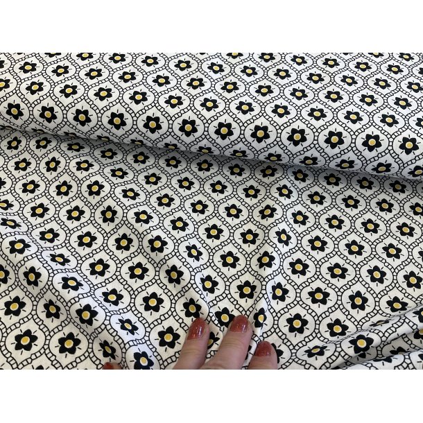 Fast 100 % bomuld poplin ttvvet, sort hvis gul blomster mnster. 75 kr pr m