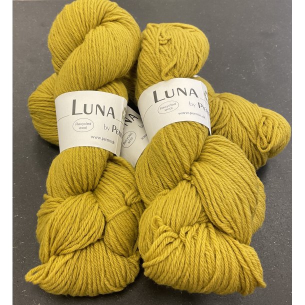 Luna 100 % genbrugs uld fra industri. Fv: Karry senneps gul