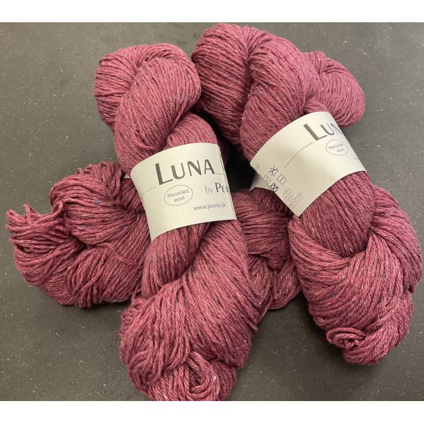 Luna 100 % genbrugs uld fra industri. Fv: Hindbr rd